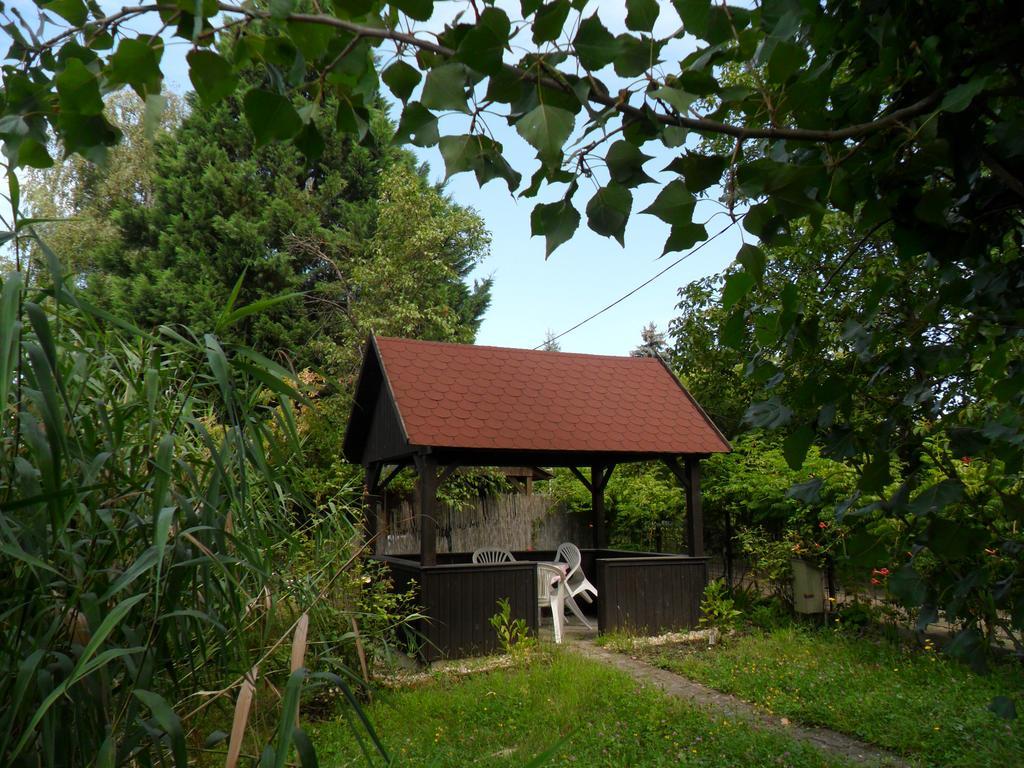 Ikerdio Fahaziko Villa Szarvas Exterior photo